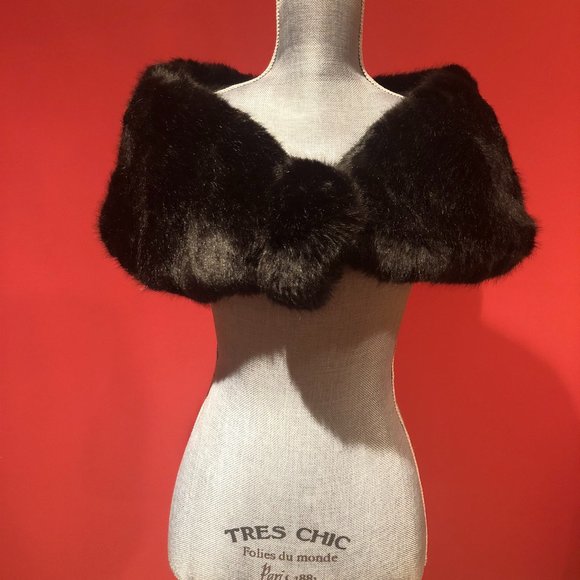 Bebe Faux Fur Stole - Picture 1 of 4